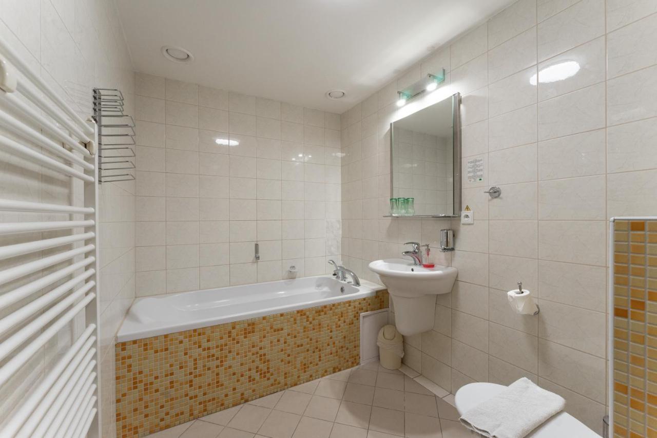 Hotel Amco Забрех Екстериор снимка