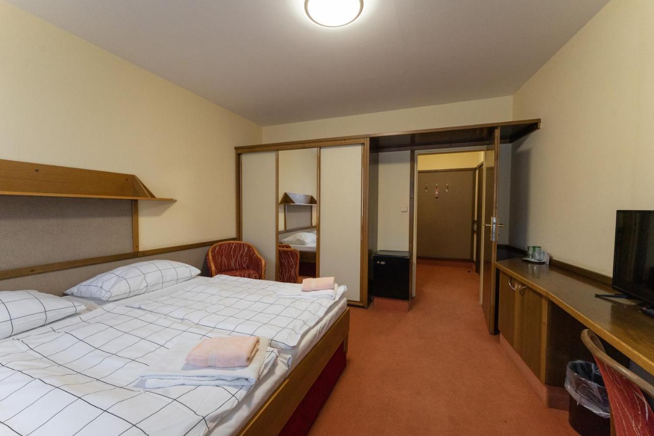 Hotel Amco Забрех Екстериор снимка