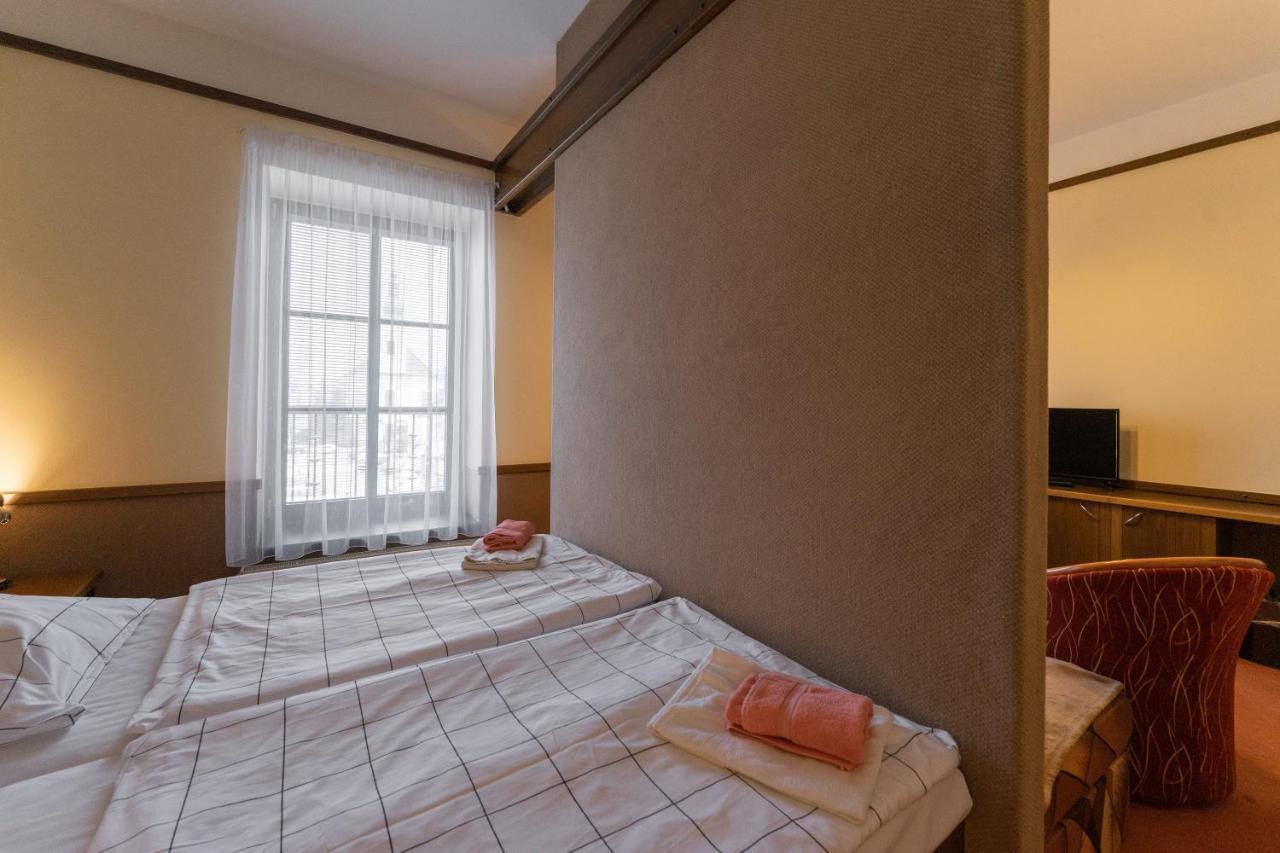 Hotel Amco Забрех Екстериор снимка