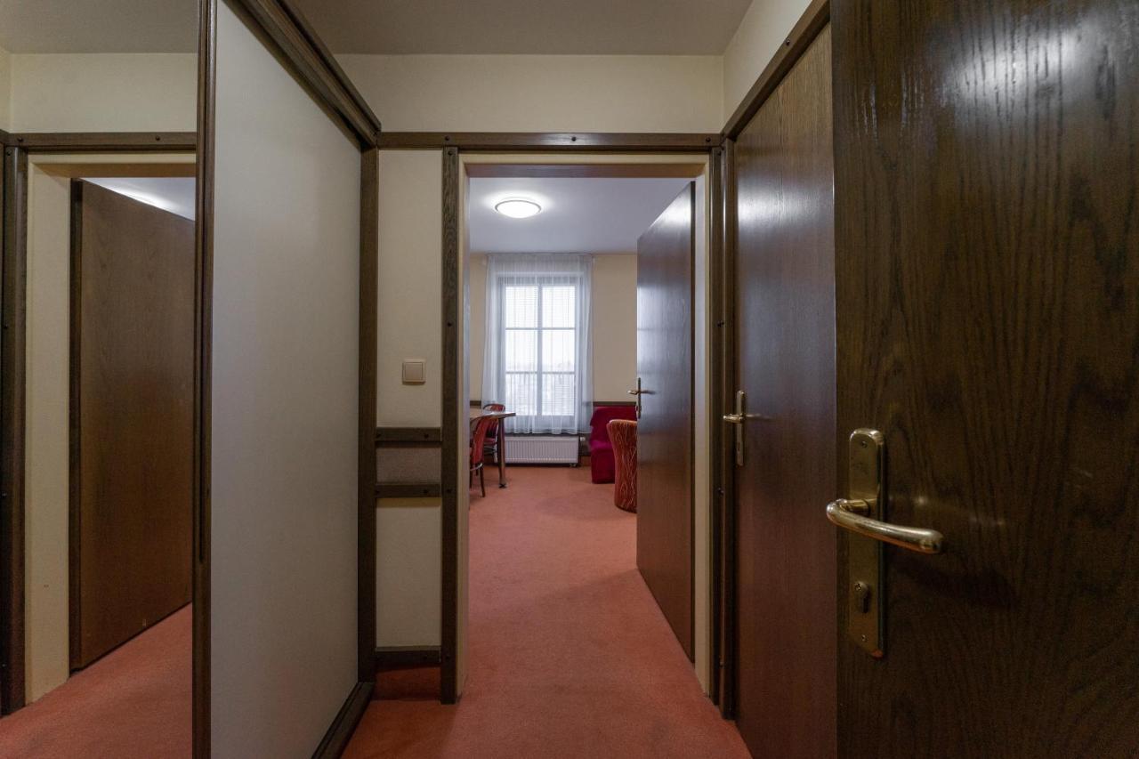 Hotel Amco Забрех Екстериор снимка